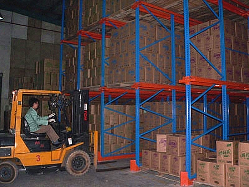 南京货架厂家整理了大型库房中几种常用仓储货架(图2)